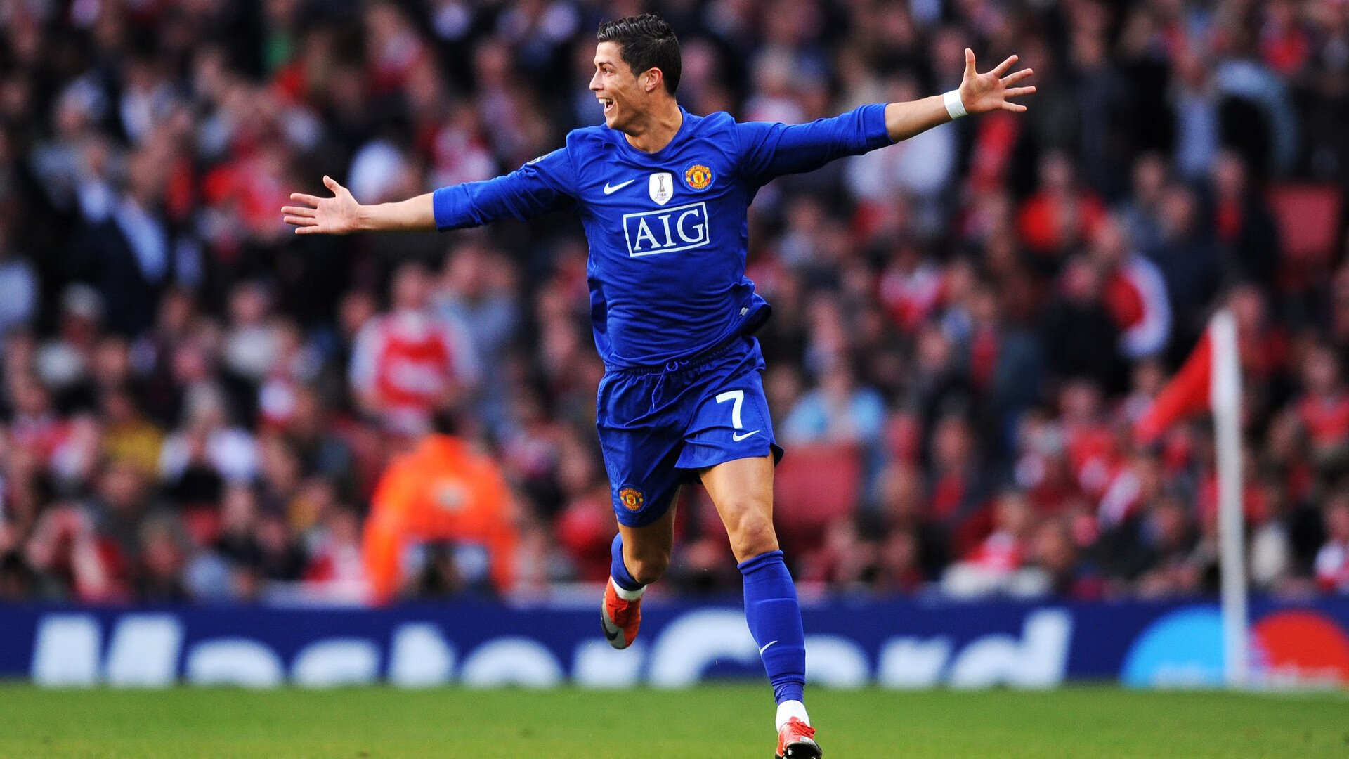 开云入口-纵贯欧亚的怒吼，当多特蒙德破荒与申花球迷高歌共鸣，纵贯欧亚的怒吼，多特蒙德破荒与申花球迷共鸣